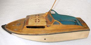 Norton Nut's Vintage Cabin Cruiser Boat Model With I/C Engine