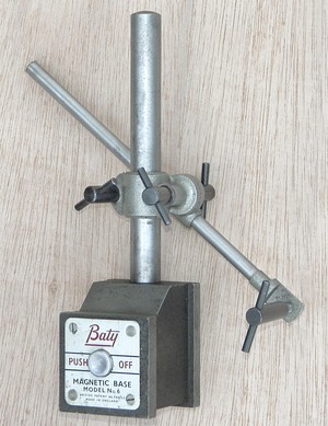 Norton Nut's Baty Magnetic Base No. 6